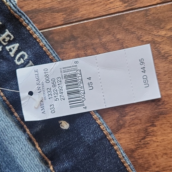 American Eagle Outfitter. Jean shorts. Size 4. MIDI - Picture 3 of 16